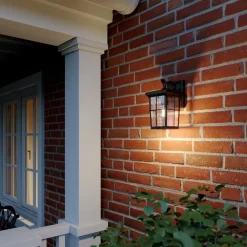 Lindby Charmaine udendørs væglampe, gyldenbrun