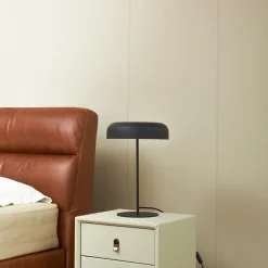 Lindby Edion bordlampe, sandsort, metal