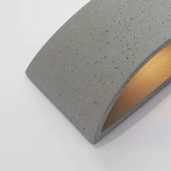 Edvin væglampe af beton, halvrund^Lindby Online