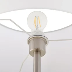 Gulvlampe Aovan, nikkelfarvet, hylde, USB-port^Lindby Outlet