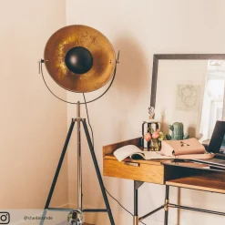 gulvlampe Mineva. sort/guld, metal, højde 180 cm^Lindby Outlet