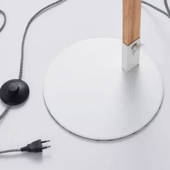 Lindby gulvlampe Shivanja, træ, justerbar, 146 cm, E27