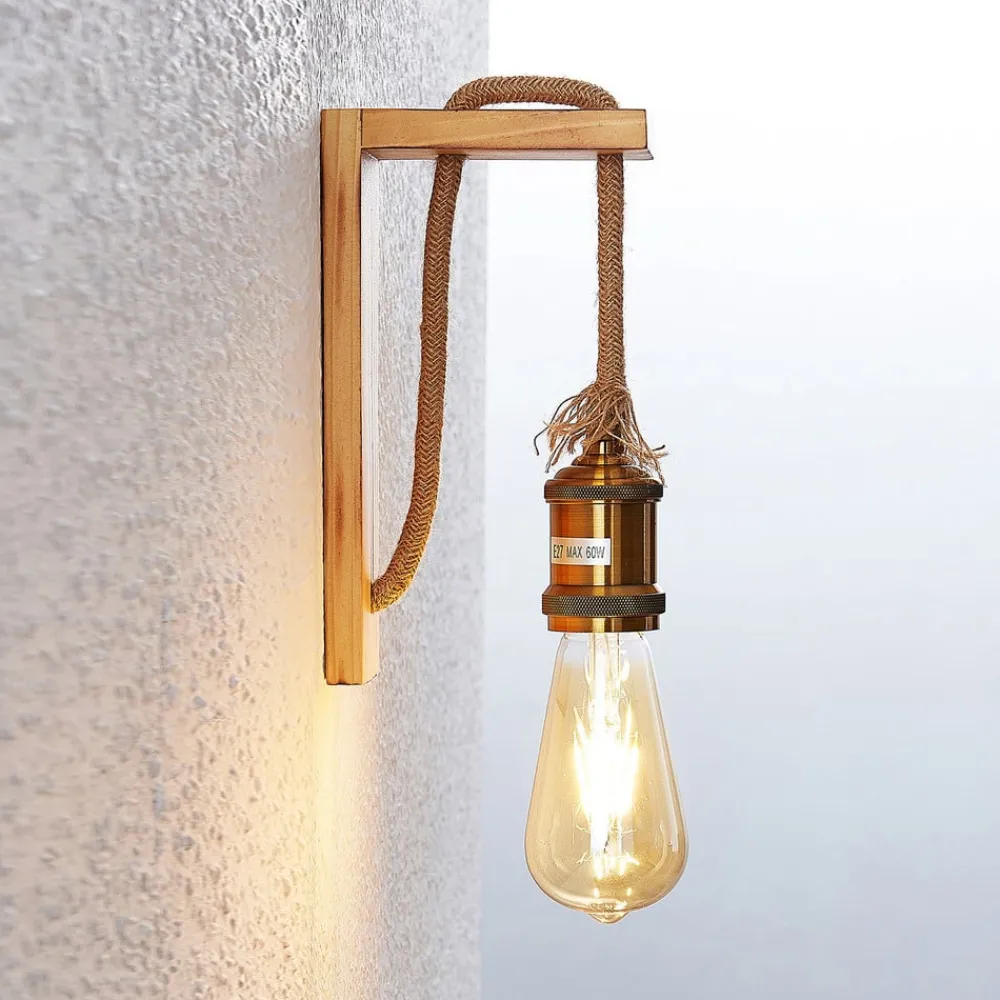 Lindby Helou væglampe i træ med synlig fatning