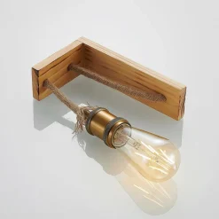 Lindby Helou væglampe i træ med synlig fatning