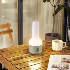 Lindby LED genopladelig udendørs bordlampe Isaline, grøn, dæmpbar