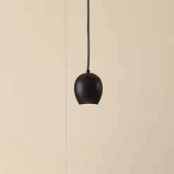 Lindby LED-pendellampe Lumaro, sort,Ø6,2 cm,48V,dæmpbar