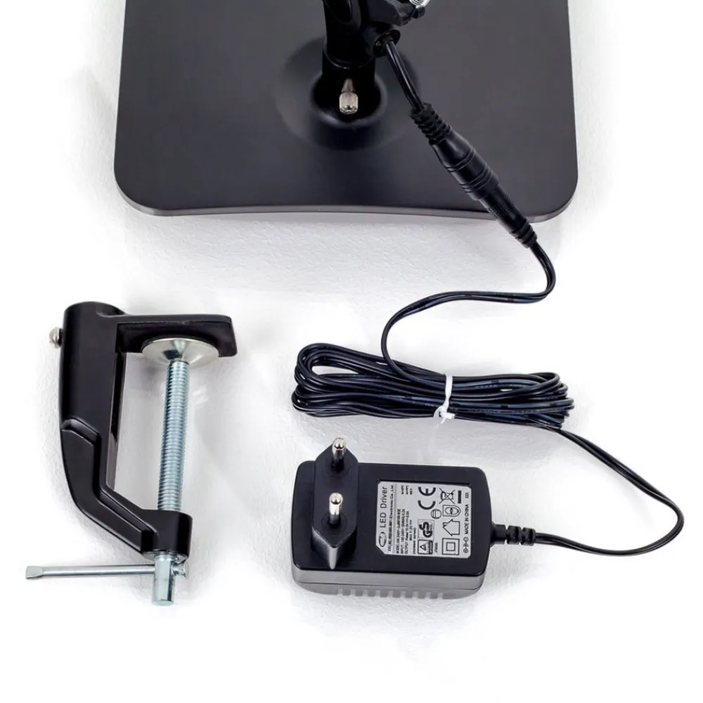 LED-skrivebordslampe Felipe, sort, klemmefod^Lindby Hot