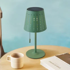 Lindby Dekorationsbelysning|Terrassebelysning>LED-solcellebordlampe Hilario, grøn, jern, genopladeligt batteri