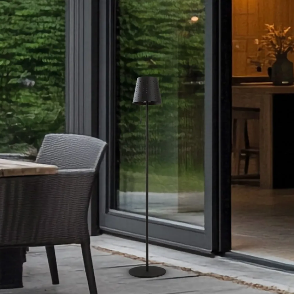 LED-solcellegulvlampe Hilario, sort, jern, genopladeligt batteri^Lindby Discount