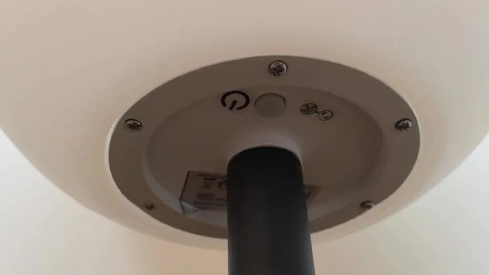 LED-solcellelampe Lago, Ø 30 cm, kugle, jordspyd, hvid^Lindby Discount