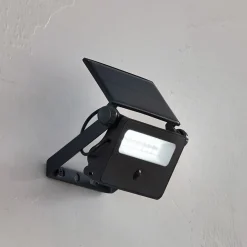 LED-solcellelampe til vægmontering Rikard, sort, stål^Lindby Online