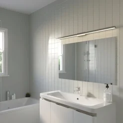Lindby LED-spejllampe til badeværelset Alenia, 120 cm, krom
