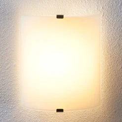 Lindby LED-væglampe Helmi, højde 21 cm, glas, halvcirkelformet