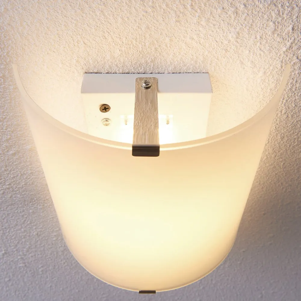 Lindby LED-væglampe Helmi, højde 21 cm, glas, halvcirkelformet