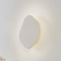 Lindby LED-væglampe Nielson, beige, gips, 30 cm høj