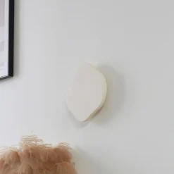 Lindby LED-væglampe Nielson, beige, gips, 30 cm høj