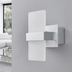 Lindby LED-væglampe Yorick, 18 cm, aluminium/hvid med afbryder