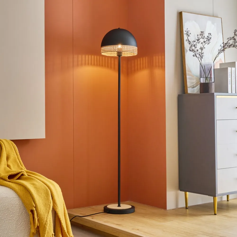 Lonnaris gulvlampe med rattan, sort^Lindby Hot