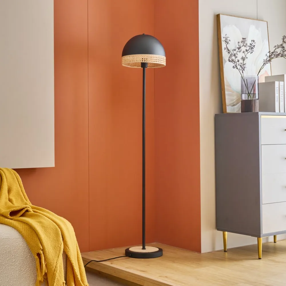 Lonnaris gulvlampe med rattan, sort^Lindby Hot