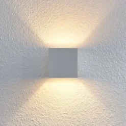 Lindby Mirza væglampe i aluminium, kantet, hvid