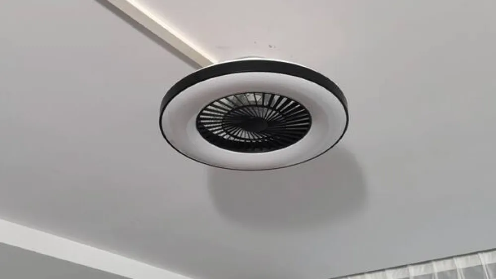 Lindby Loftventilatorer>Smart LED-loftventilator Paavo sort, lydsvag Tuya