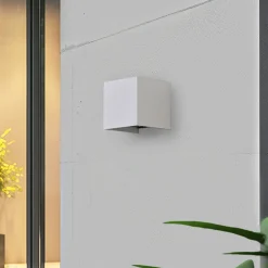 Lindby Smart udendørs LED-væglampe Dara, 10 cm, hvid, CCT Tuya