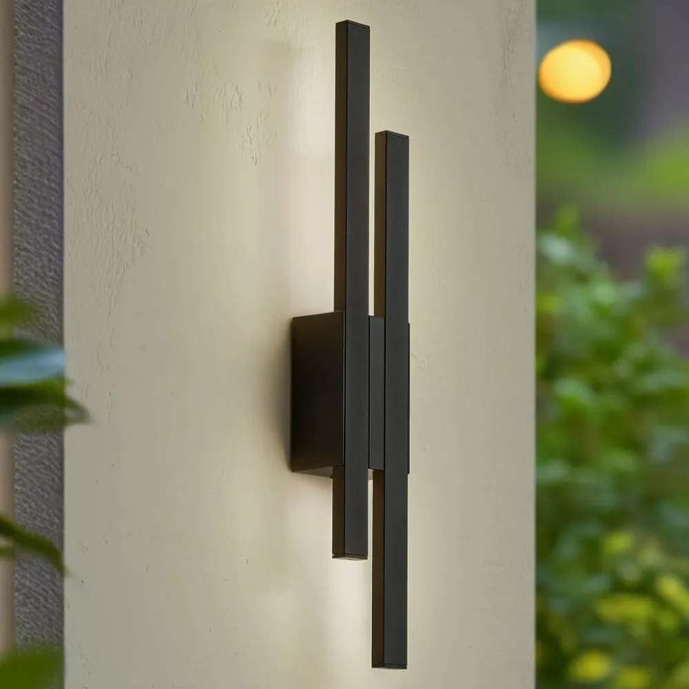 Lindby udendørs LED-væglampe Sakari, sort, aluminium, højde 59 cm