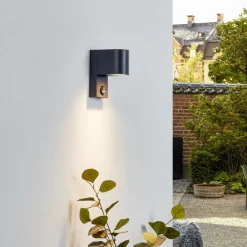 Lindby udendørs væglampe Gelso, aluminium, 15 cm, GU10, sensor