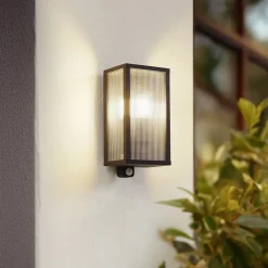 Lindby Væglampe Med Sensor|Terrassebelysning>udendørs væglampe Peldar, sensor, riflet, IP44, E27