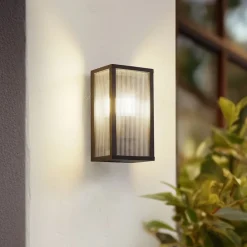 Lindby udendørs væglampe Peldar, 26 cm, riflet, IP44, E27