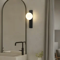 Lindby væglampe Tavrik, sort/hvid, højde 30 cm, glas