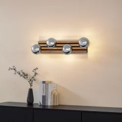 Lindby væglampe Woodora, træ, glas, røggrå, 4 lyskilder