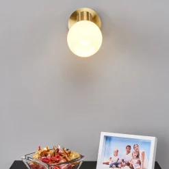 Lindby vægspot Elaina, messingfarvet, glas, 14 cm høj, E14