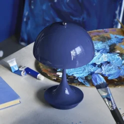 Louis Poulsen Panthella PORTABLE 160 V3, uigennemsigtig indigoblå