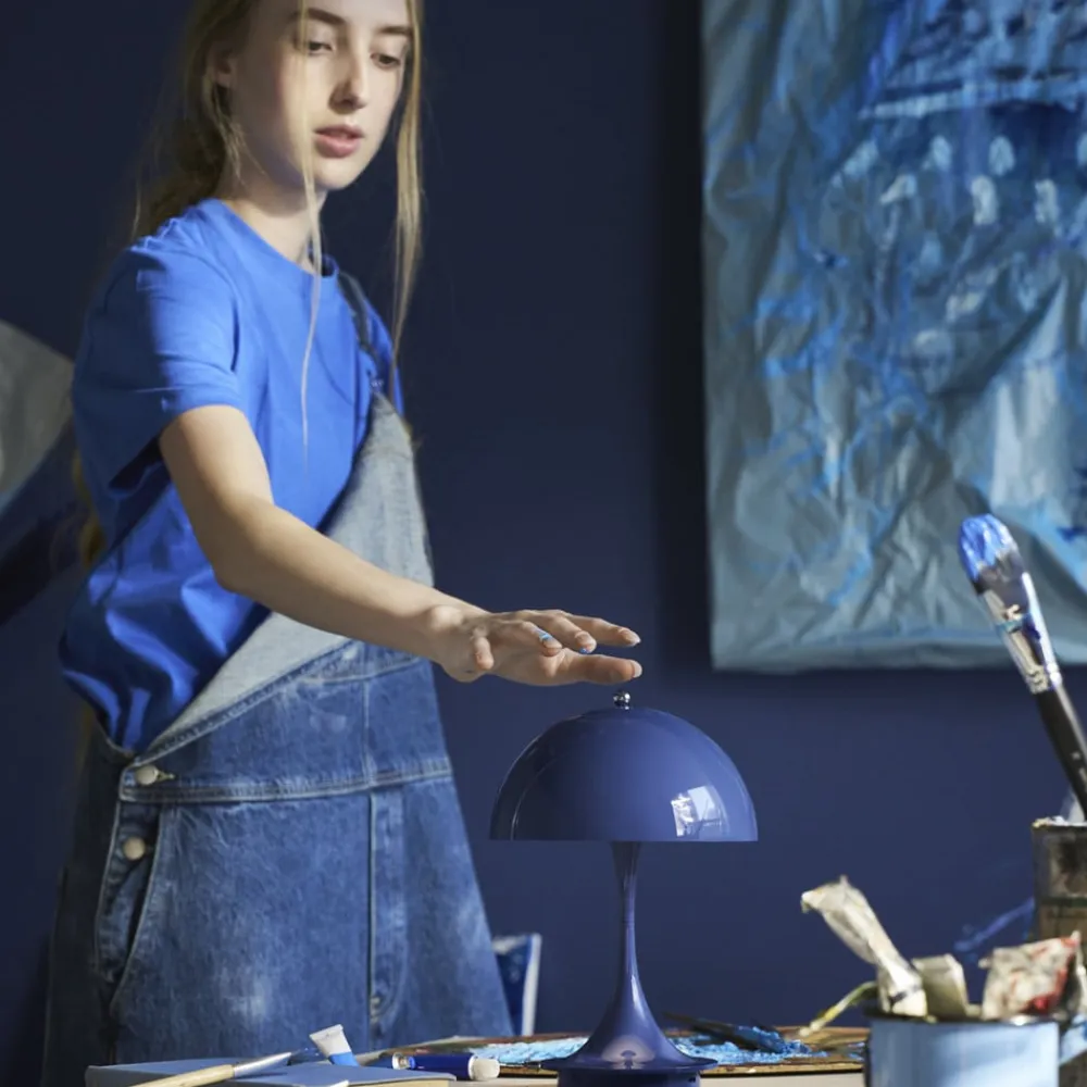 Louis Poulsen Panthella PORTABLE 160 V3, uigennemsigtig indigoblå