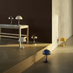 Louis Poulsen Panthella PORTABLE 160 V3, uigennemsigtig indigoblå