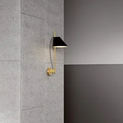 Louis Poulsen Yuh Brass marmor-væglampe, sort