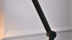 bordlampe Silka, sort, metal, 93,5 cm høj^Lucande