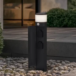 Corban sokkellampe, grå, sensor, udtag, IP44^Lucande