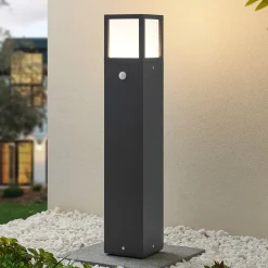 Lucande LED-gadelampe Dewari, bevægelsessensor, 65 cm, IP54