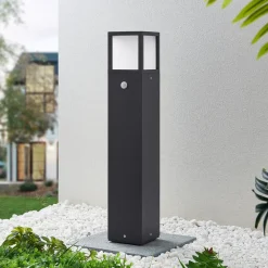 Lucande LED-gadelampe Dewari, bevægelsessensor, 65 cm, IP54