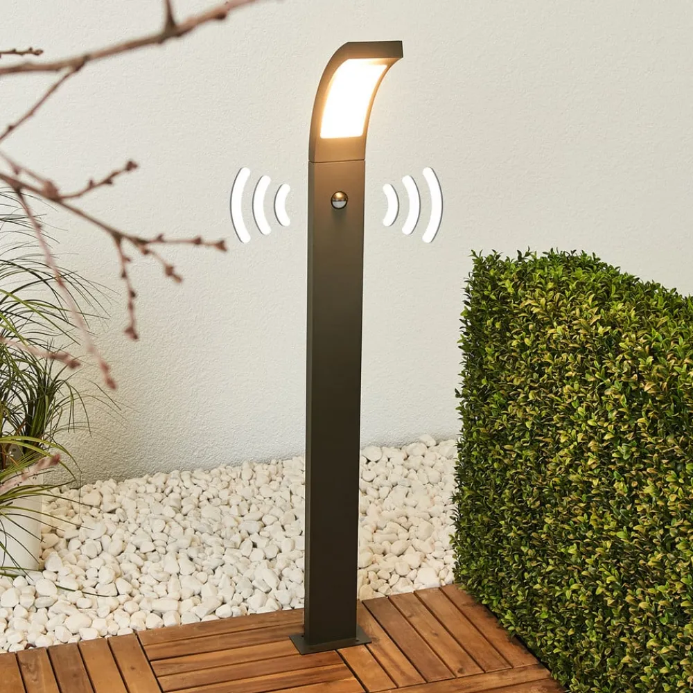 Lucande LED-gadelampe Juvia, 100 cm, bevægelsessensor, IP54