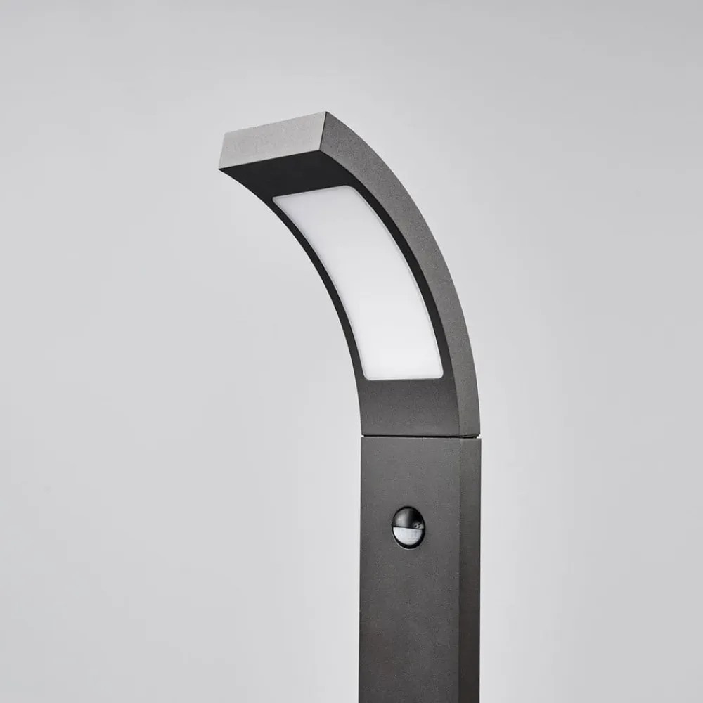 Lucande LED-gadelampe Juvia, 100 cm, bevægelsessensor, IP54
