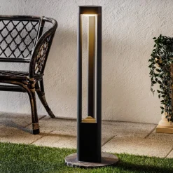 LED-gadelampe Pirron, 80 cm, trekantet, IP54^Lucande