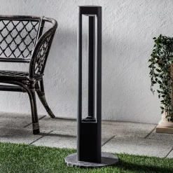 LED-gadelampe Pirron, 80 cm, trekantet, IP54^Lucande