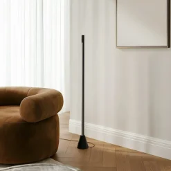 LED-gulvlampe Linija, sort, højde 110 cm, sensor^Lucande Online