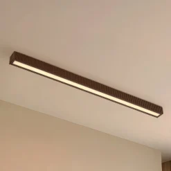 LED-loftlampe Emara, mørkt træ, eg, dæmpbar^Lucande Hot