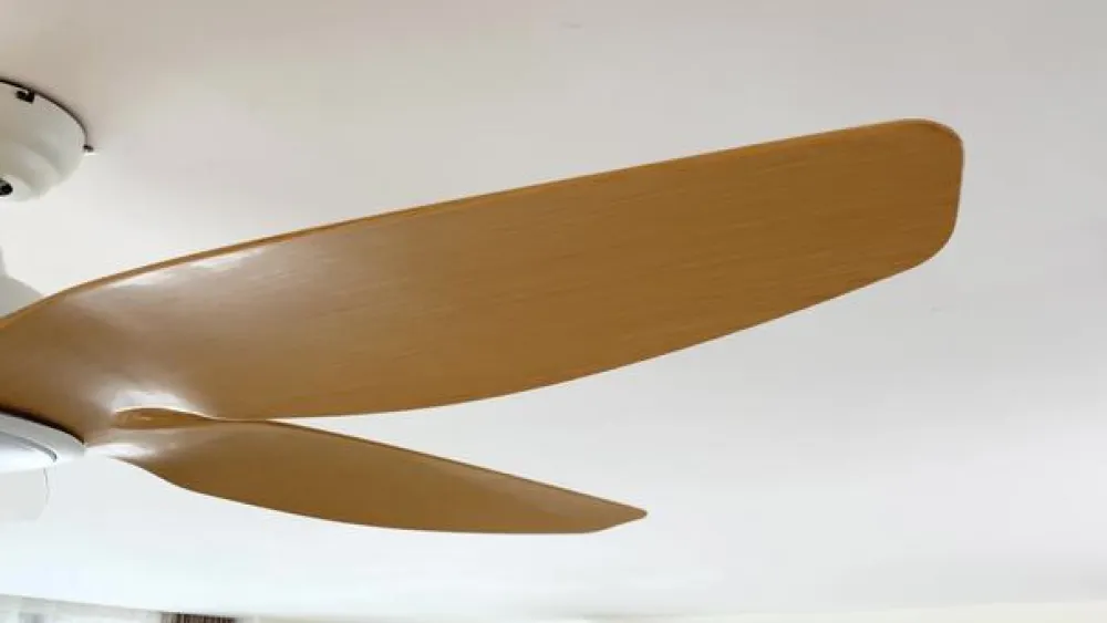 Lucande LED-loftventilator Omendo, hvid, DC, støjsvag, CCT