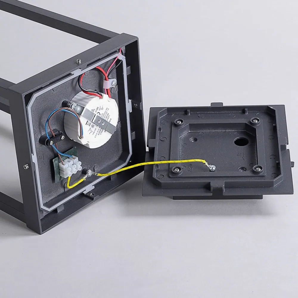 Lucande Terrassebelysning>LED-sokkellampe Lealan, sort, metal, 23 cm, IP54