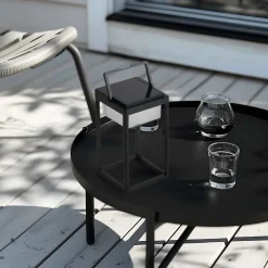 LED-solcellebordlampe Tilena, kantet, sort, dæmpbar^Lucande Online
